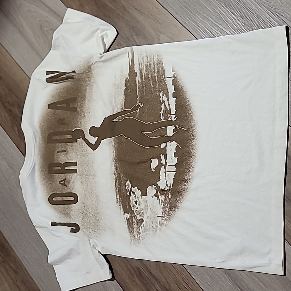 AIR JORDAN ESSENTIALS SHIRT SIZE LARGE MENS